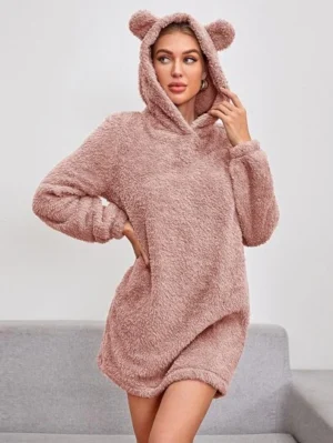 Vestido estilo sudadera teddy con capucha